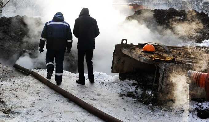 В Подольске начались массовые прорывы труб в жилых домах из-за отключения отопления